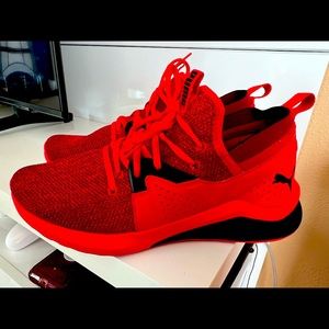 Puma 9 1/2 Red and black